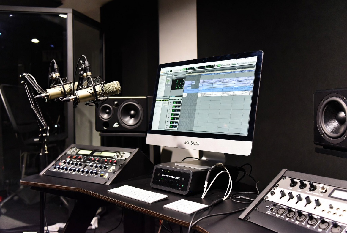 Pro High-End Home Studio